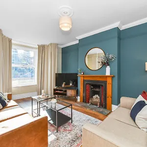 Haydn House Luxurious Retreat - 4 Bedroom, 10 Guest Max, Perfect Away From United Kingdom